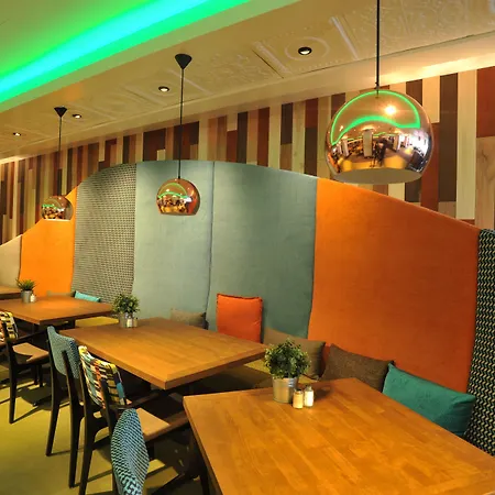 泽德尔顿酒店 4*